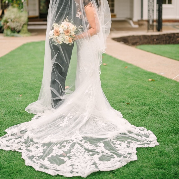 Elysee Sibylla Designer Bridal Gown - Picture 6 of 8